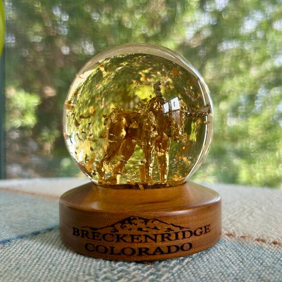 Vintage Golden Rain Snow Globe with 24K Gold Flakes and Elk Figurine - Picture 8 of 12